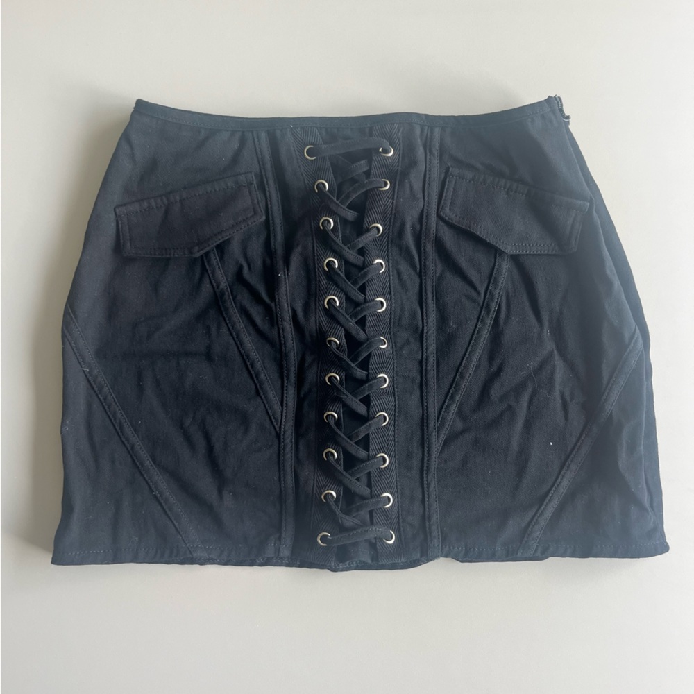 White fox black mini skirt